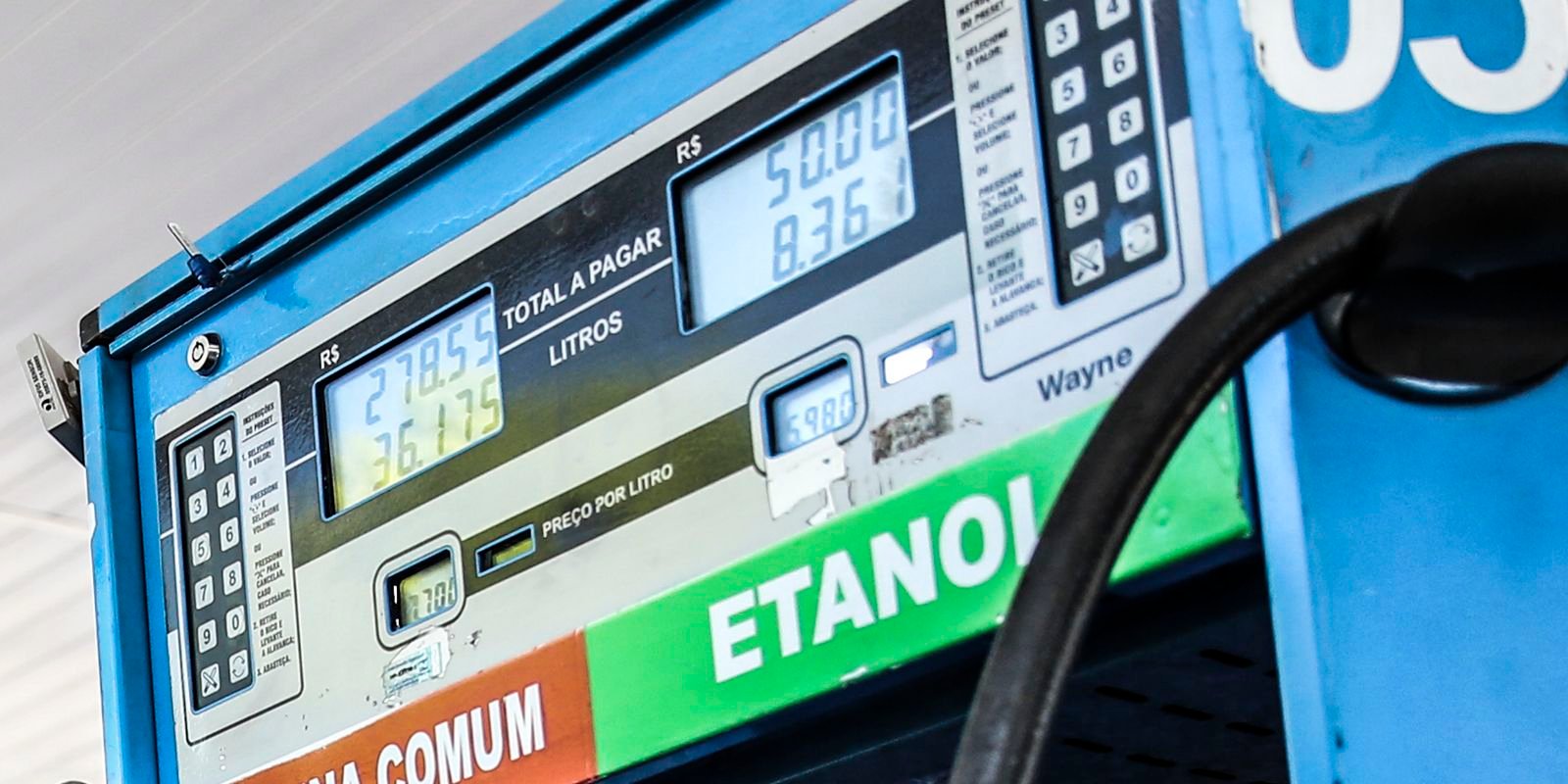 Petrobras reduz preço da gasolina em 4,9% a partir de terça-feira
