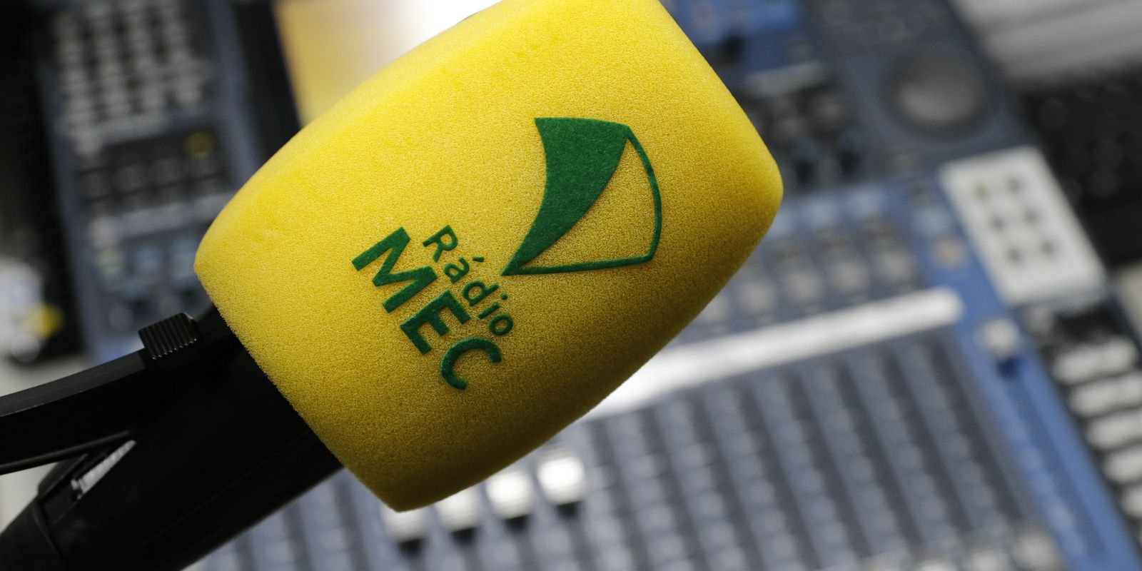 Rádio MEC estreia temporada de crônicas de Ruy Castro e Heloisa Seixas Rádio MEC estreia temporada de crônicas de Ruy Castro e Heloisa Seixas