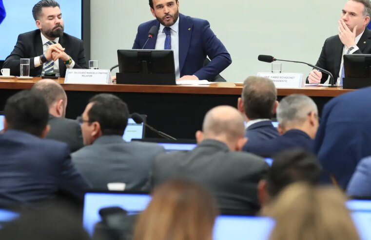 Relator vota para arquivar processo de cassação de Eduardo Bolsonaro