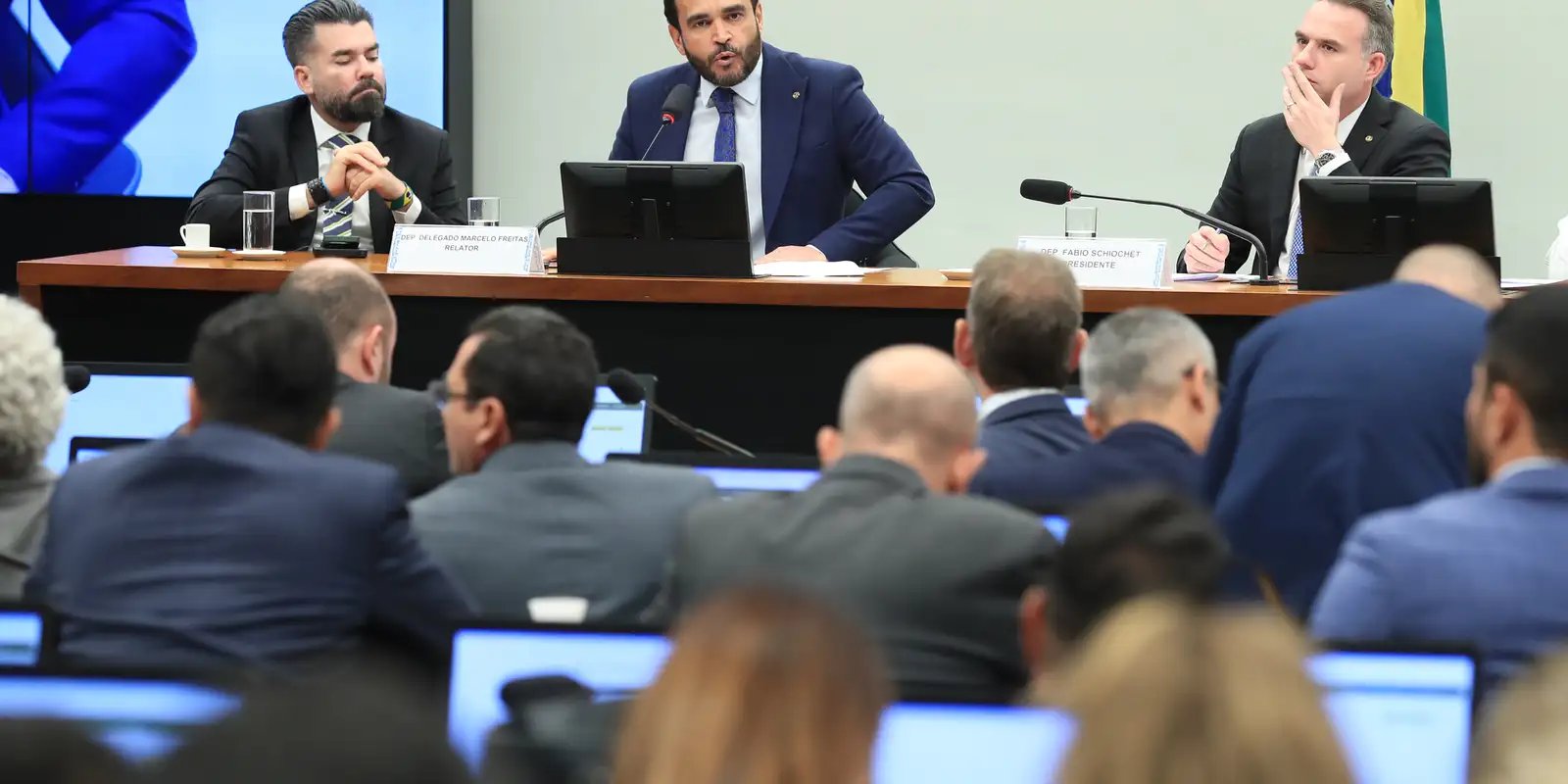 Relator vota para arquivar processo de cassação de Eduardo Bolsonaro Relator vota para arquivar processo de cassação de Eduardo Bolsonaro