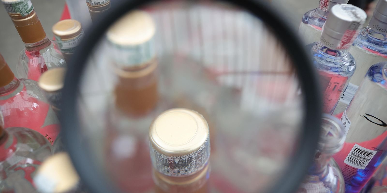 SP confirma mais 3 casos de intoxicação por metanol; total chega a 28 SP confirma mais 3 casos de intoxicação por metanol; total chega a 28