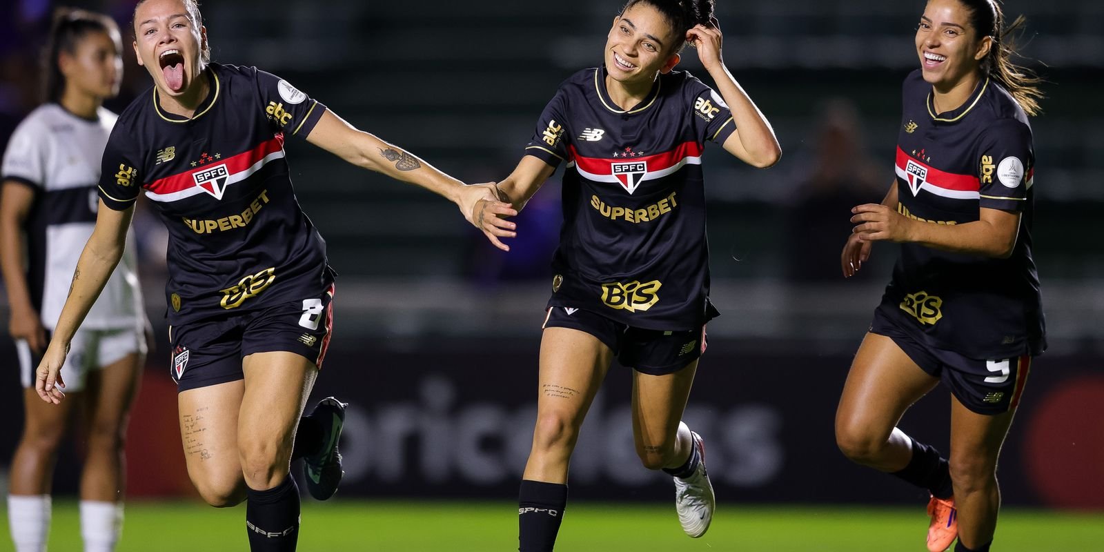 São Paulo vence Olimpia para avançar na Libertadores Feminina