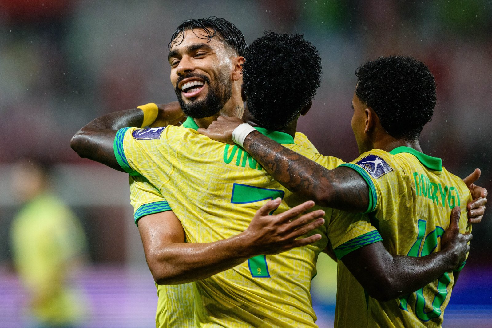 Seleção brasileira chega a Tóquio e Ancelotti prepara Hugo Souza no gol contra o Japão