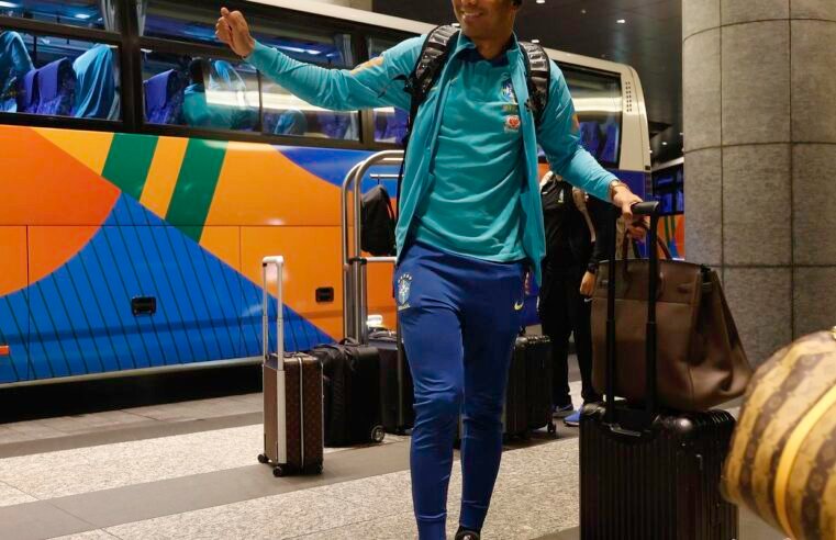 Seleção brasileira chega a Tóquio para amistoso contra Japão na terça
