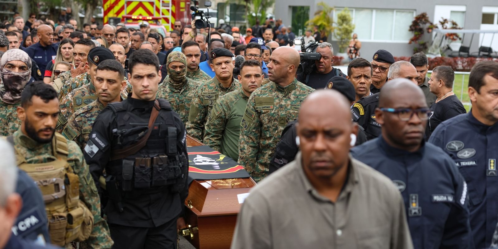 Sindicato lamenta morte de 4 policiais no Rio Sindicato lamenta morte de 4 policiais no Rio