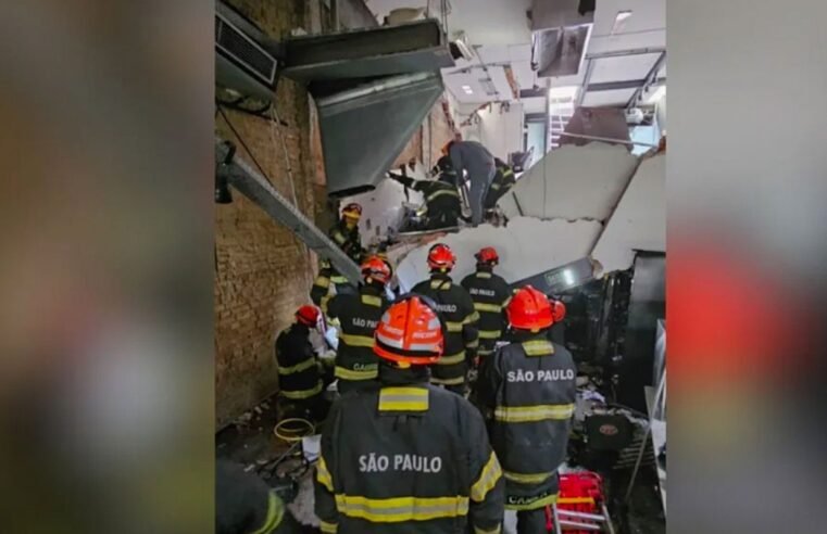 Uma pessoa morre após desabamento de teto de restaurante em SP