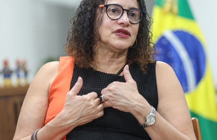 Vacina brasileira de covid ajuda a combater negacionismo, diz ministra