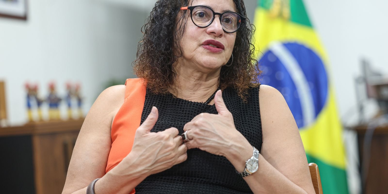 Vacina brasileira de covid ajuda a combater negacionismo, diz ministra Vacina brasileira de covid ajuda a combater negacionismo, diz ministra