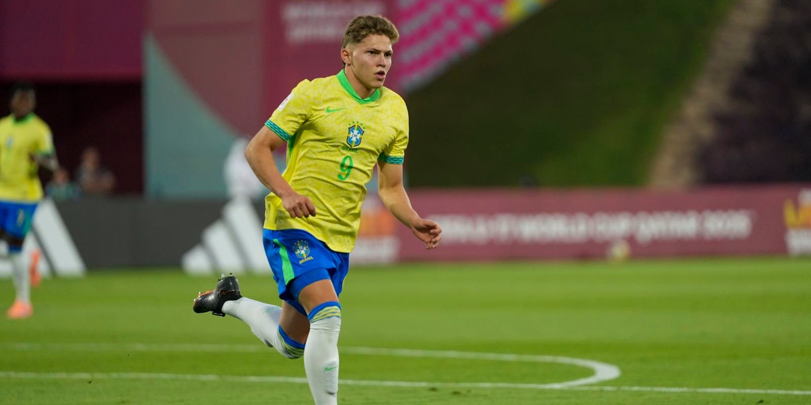 Brasil marca no último minuto e garante vaga na semi do Mundial Sub-17