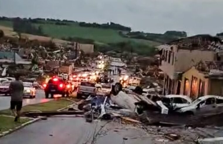 Ciclone causa destruição e deixa 4 mortos e 400 feridos no Paraná