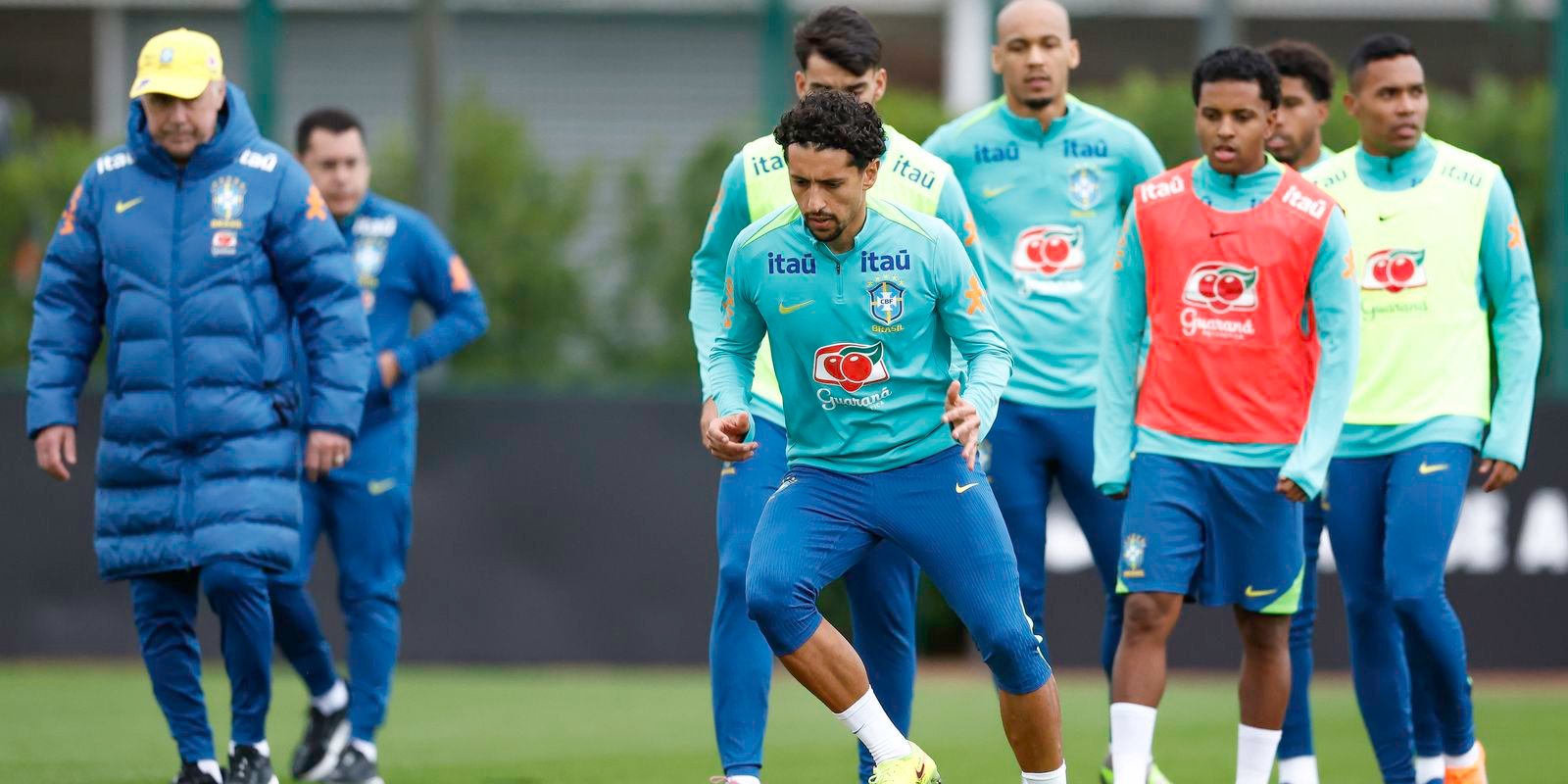 Com equipe completa, Ancelotti comanda atividade em Londres