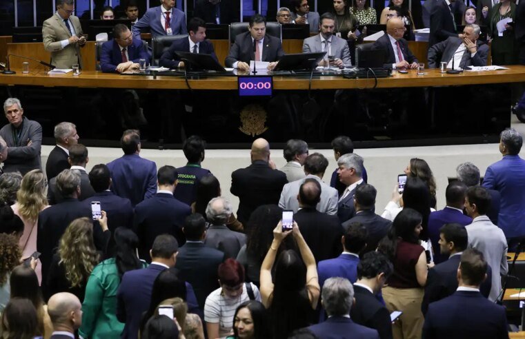 Congresso derruba 56 vetos ao PL do licenciamento ambiental