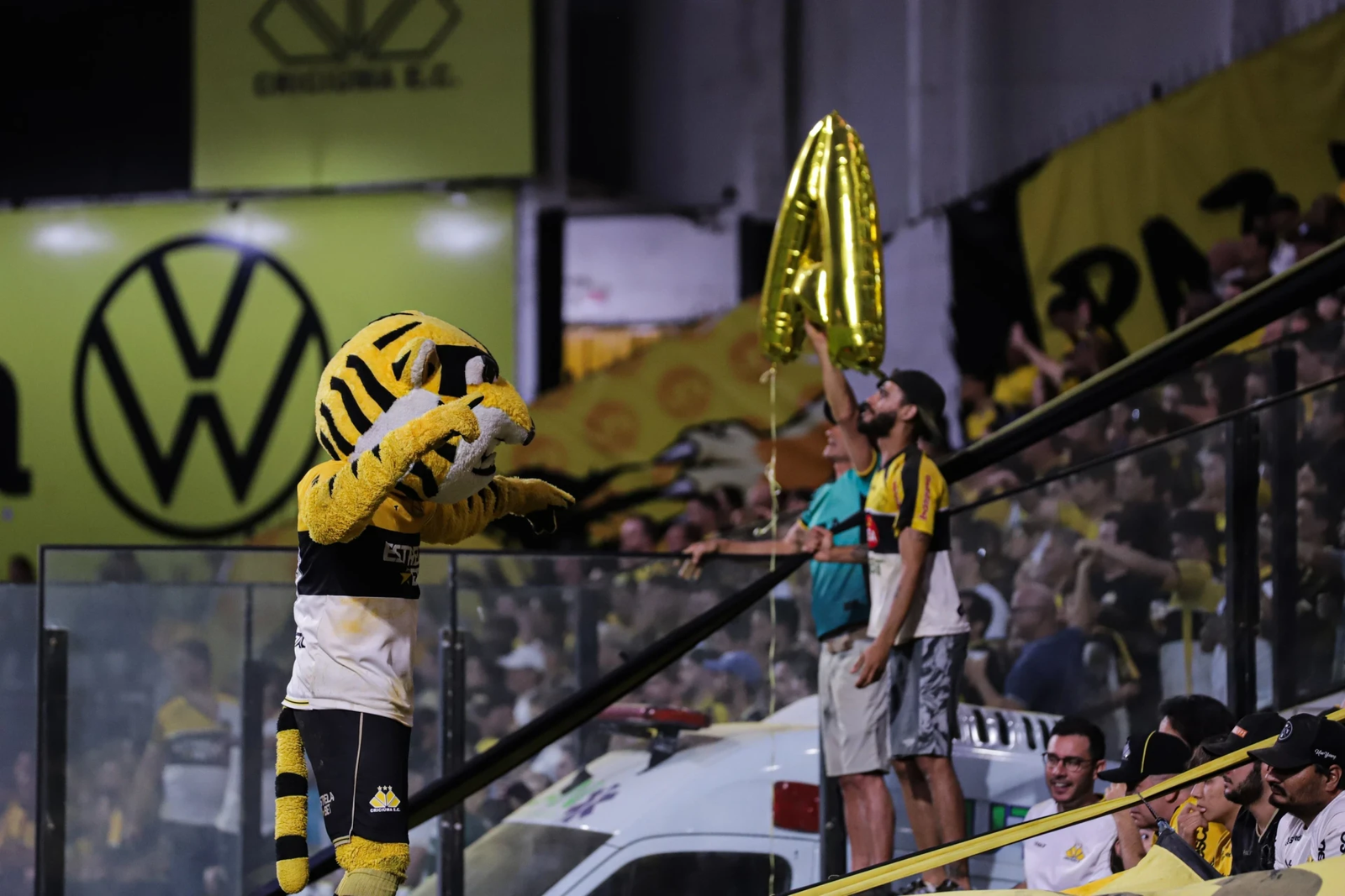 Criciúma bate Botafogo-SP, complica rival e encaminha o acesso na Série B