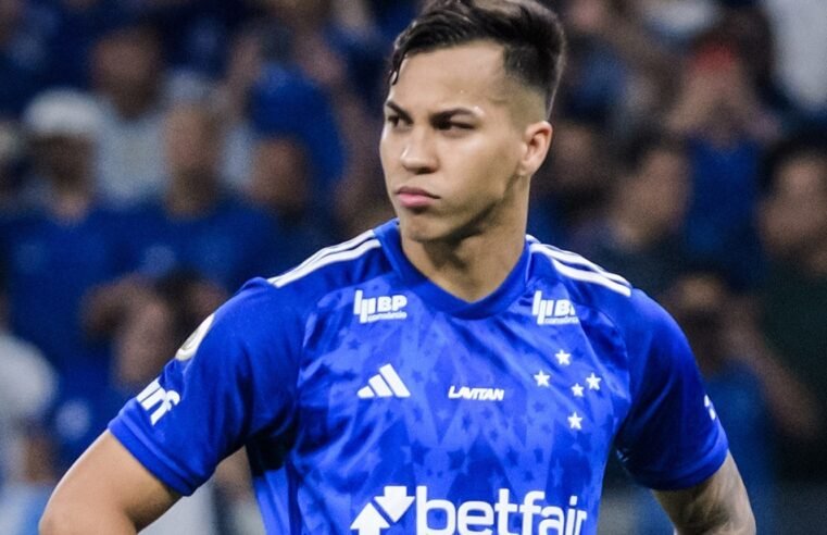 Cruzeiro e Flu empatam em jogo com revolta dos cariocas contra a arbitragem