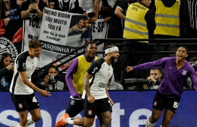 Depay e Yuri Alberto desequilibram e Corinthians vence Majestoso