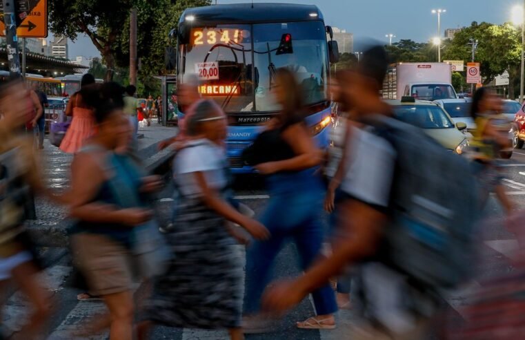 Empresas pagavam, em média, 15,8% mais a homens que a mulheres em 2023
