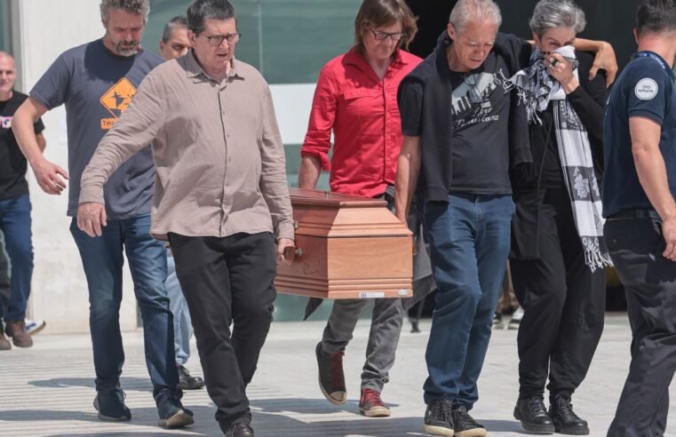 Familiares, amigos e políticos se despedem de Paulo Frateschi na Alesp