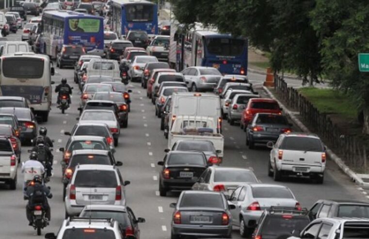 Feriado deve movimentar mais de 3 milhões de veículos em São Paulo