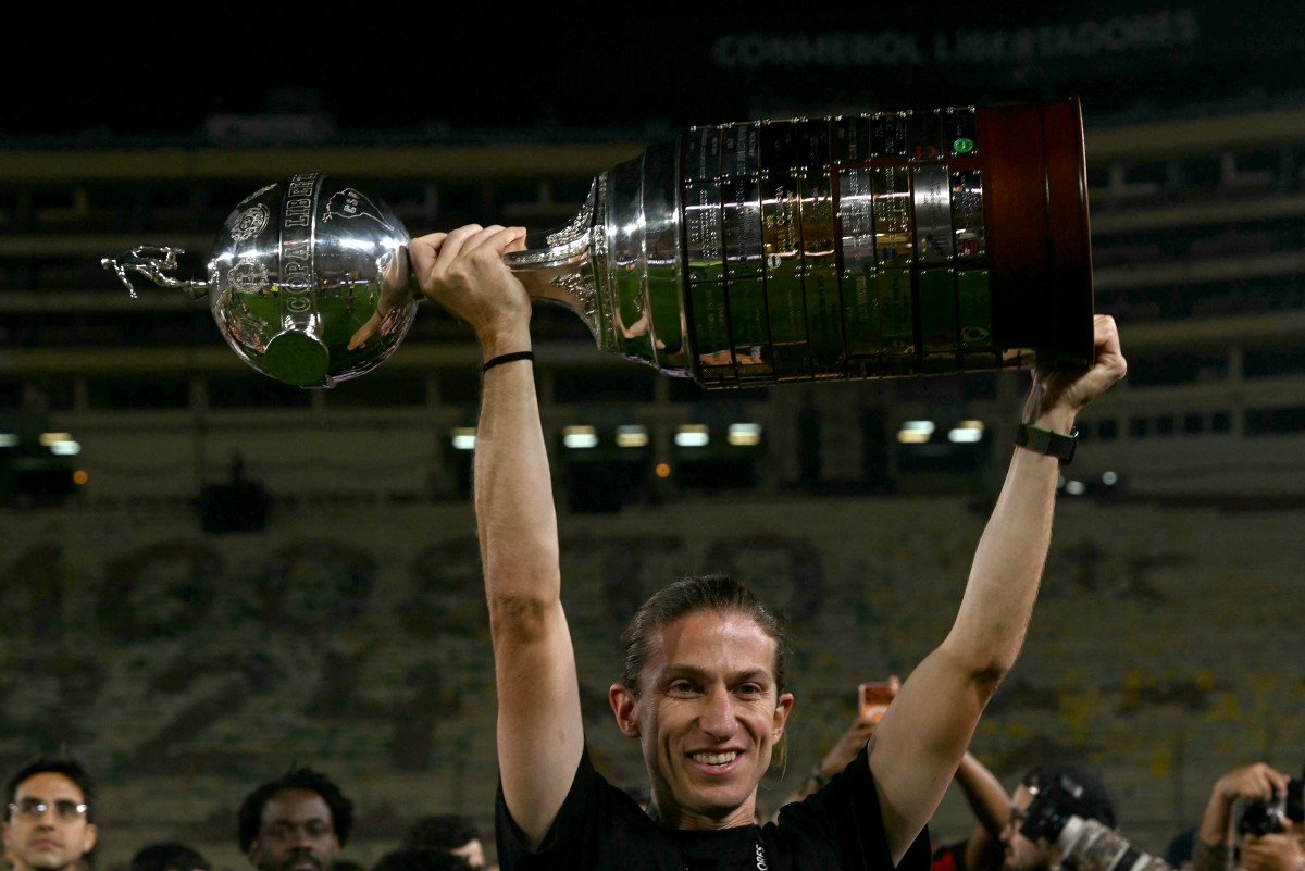 Filipe Luís dedica título da Libertadores ao atacante Pedro e agradece Flamengo