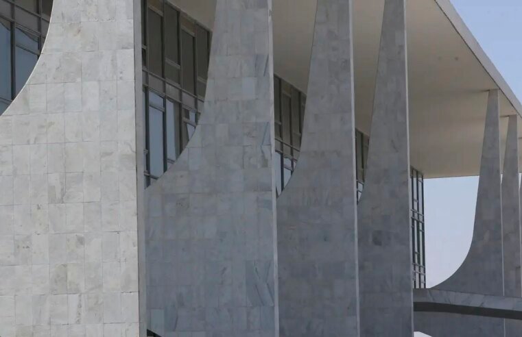 Governo sanciona proibição do uso de linguagem neutra em órgão público