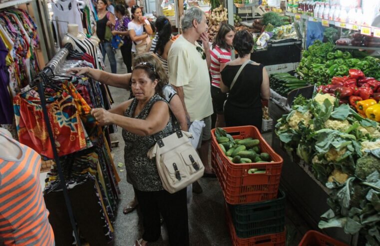 INPC recua para 0,03% em outubro e acumula 4,49% em 12 meses