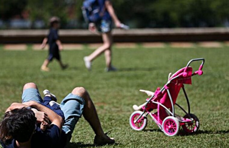 Licença-paternidade é avanço, mas ainda é desigual no cuidado infantil