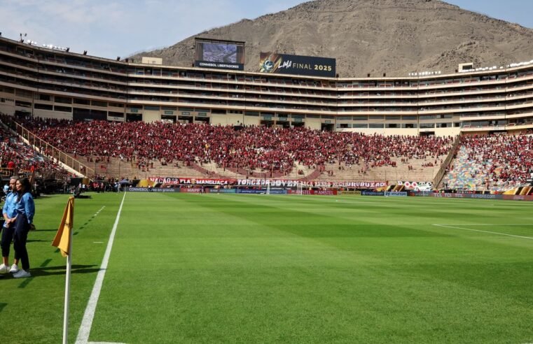 Ônibus atrasa e final da Libertadores começará às 18h30 (de Brasília)
