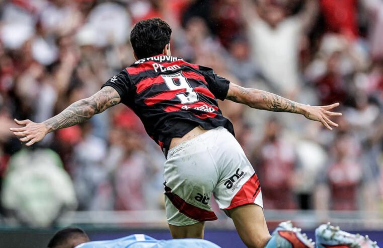 Pedro sofre lesão muscular e está fora da final da Libertadores