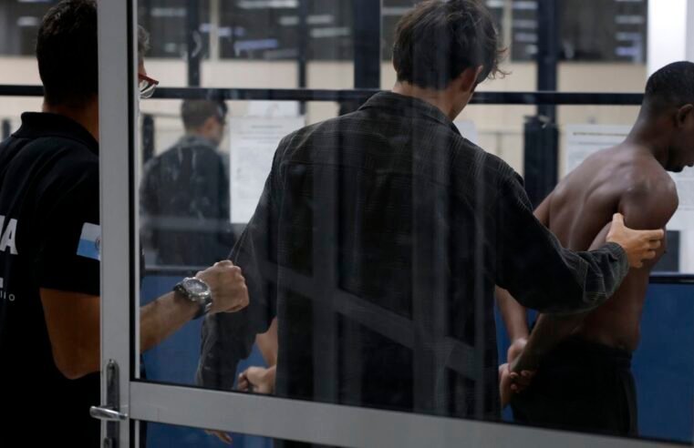 Polícia combate Comando Vermelho na Vila Kennedy, no Rio