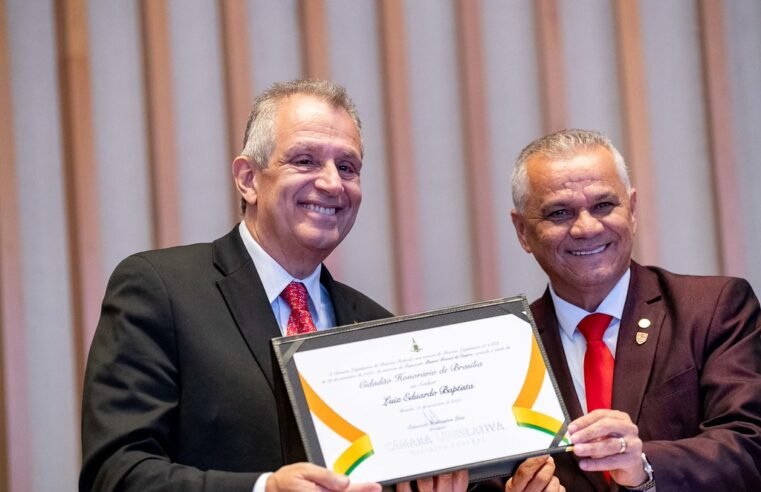 Presidente do Flamengo recebe título de Cidadão Honorário de Brasília na CLDF