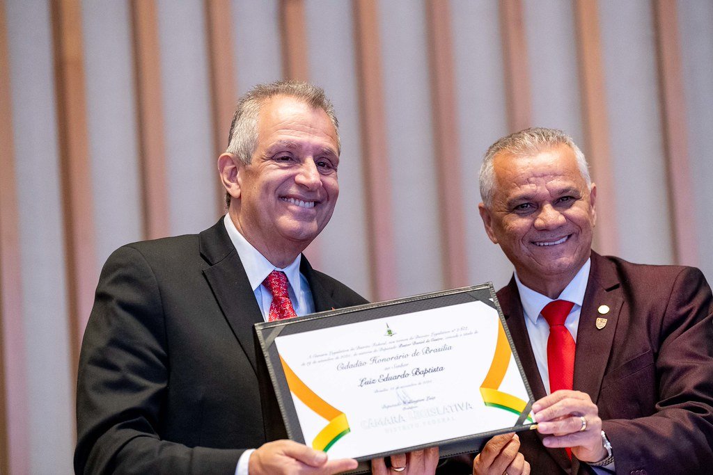 Presidente do Flamengo recebe título de Cidadão Honorário de Brasília na CLDF