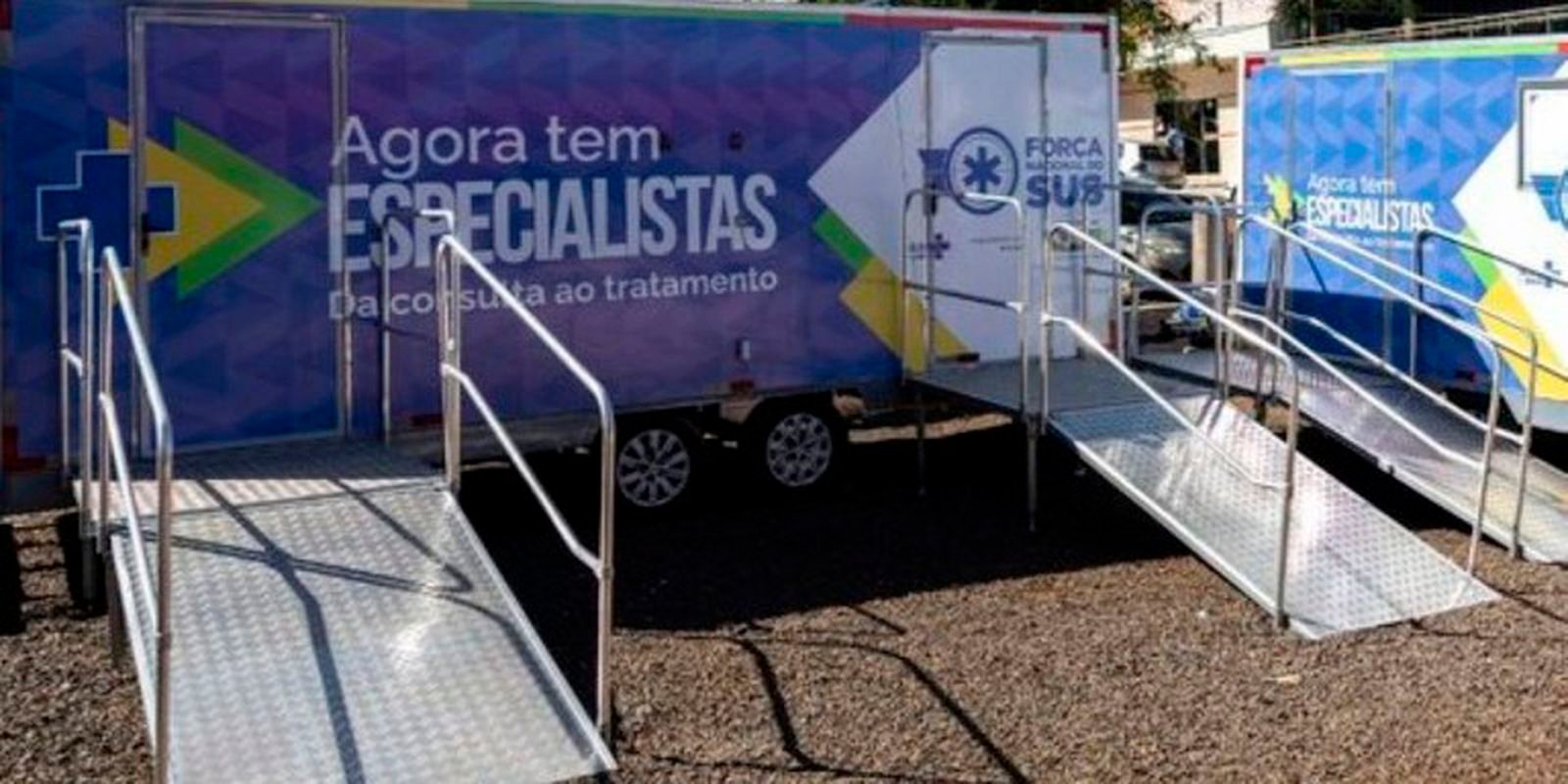 Saúde instala consultórios móveis em cidade devastada por tornado