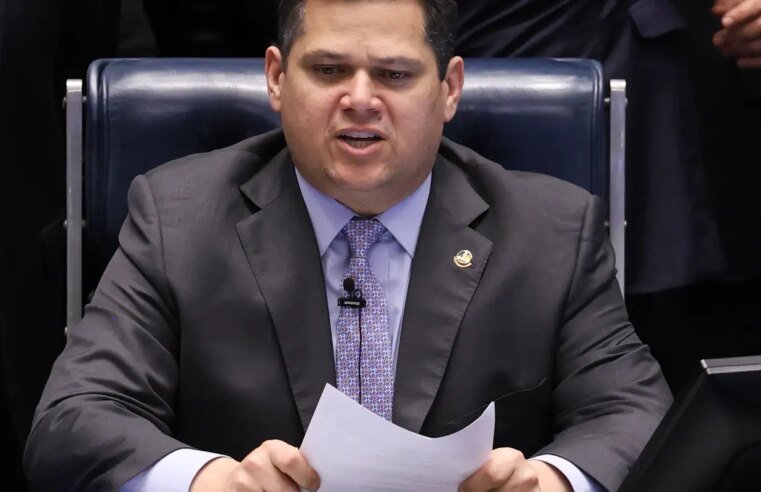 Alcolumbre cancela calendário para sabatina de Jorge Messias ao STF