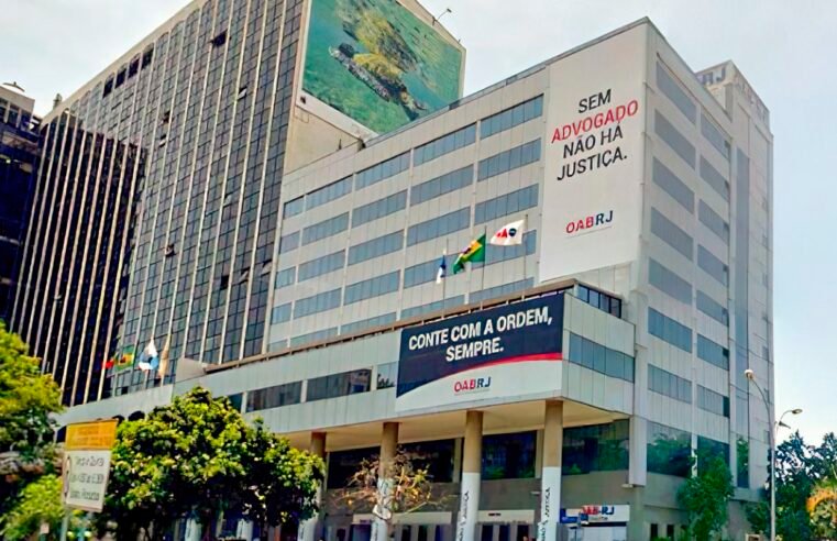 Alerj aprova dispensa de terno e gravata no verão em audiência pública