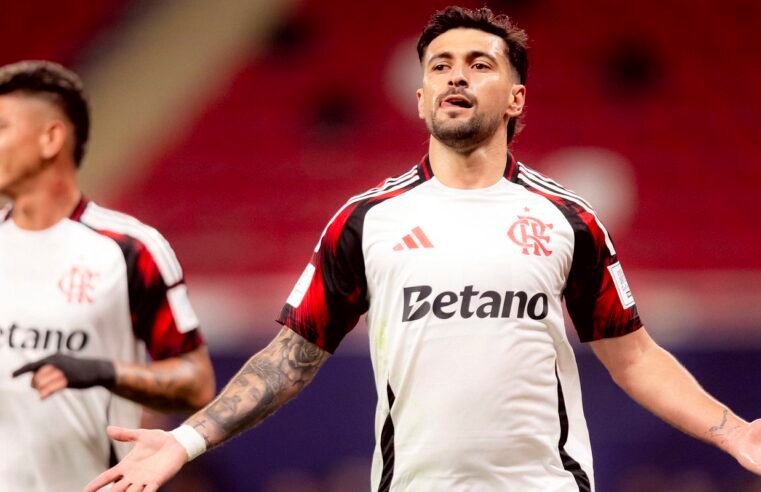 Arrascaeta brilha e Flamengo avança à semi da Copa Intercontinental