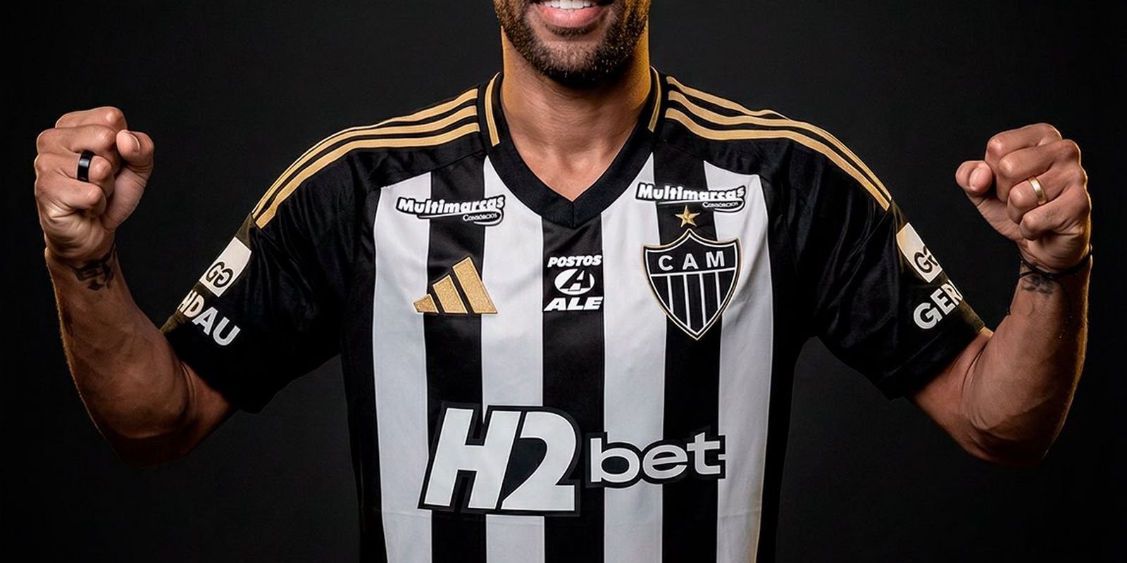 Atlético-MG anuncia o lateral-esquerdo Renan Lodi