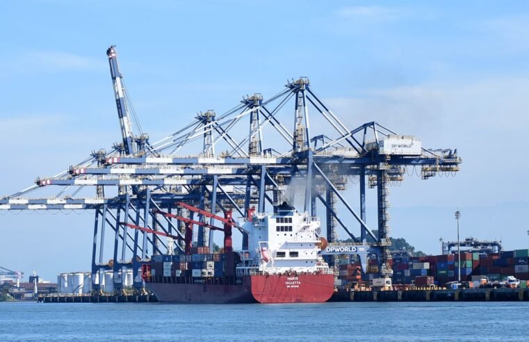 Balança comercial tem pior resultado para novembro desde 2021