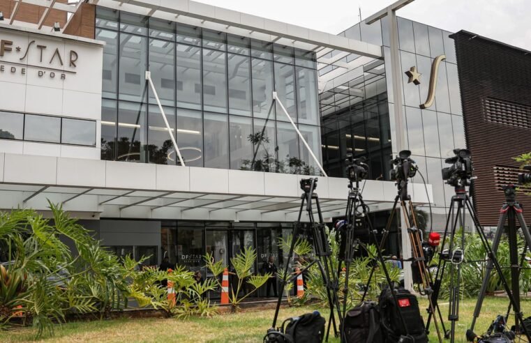 Bolsonaro apresenta crise de soluços e pressão alta após procedimento