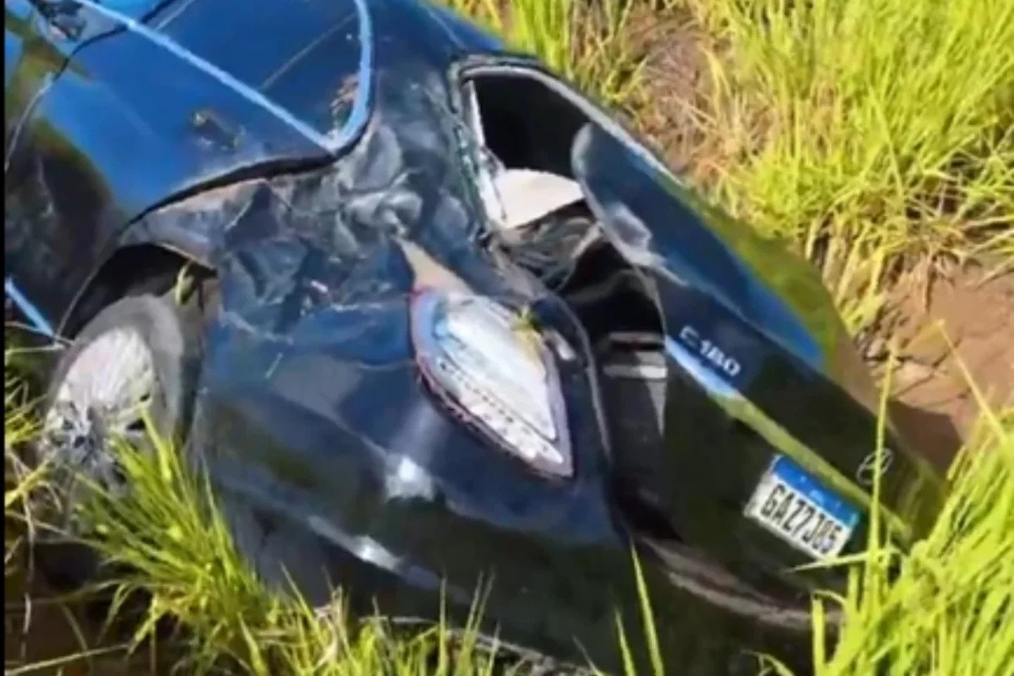 Boxeador Esquiva Falcão sai ileso de acidente de carro no Espírito Santo