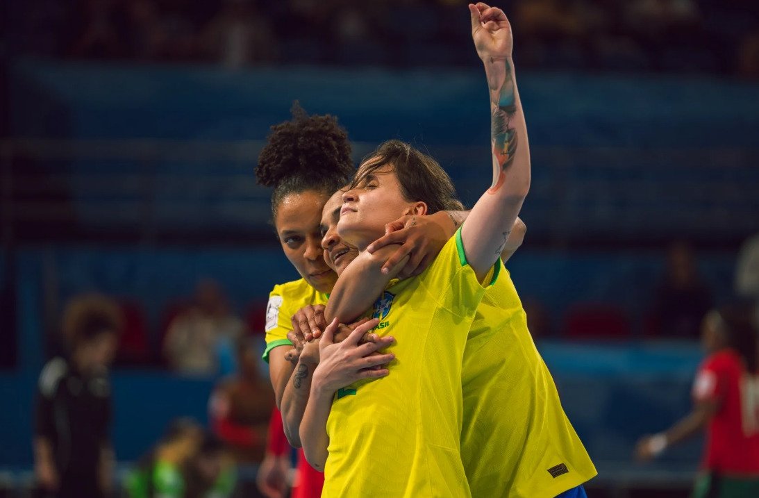 Brasil bate Portugal e conquista Copa do Mundo feminina de futsal
