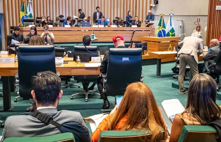 CLDF aprova reajuste de gratificação de professores e orientadores