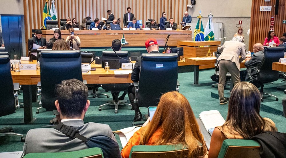 CLDF aprova reajuste de gratificação de professores e orientadores