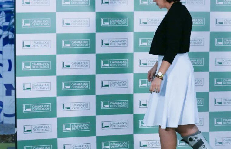 Câmara rejeita cassação da deputada Carla Zambelli