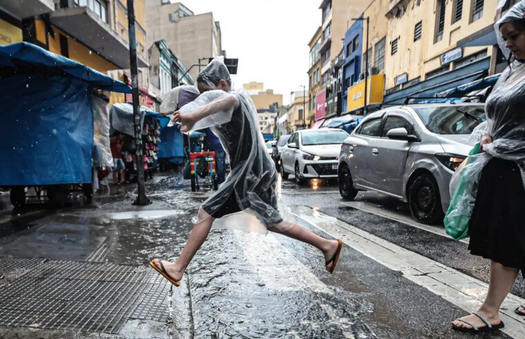 Chuva forte deixa cidade de São Paulo em estado de atenção