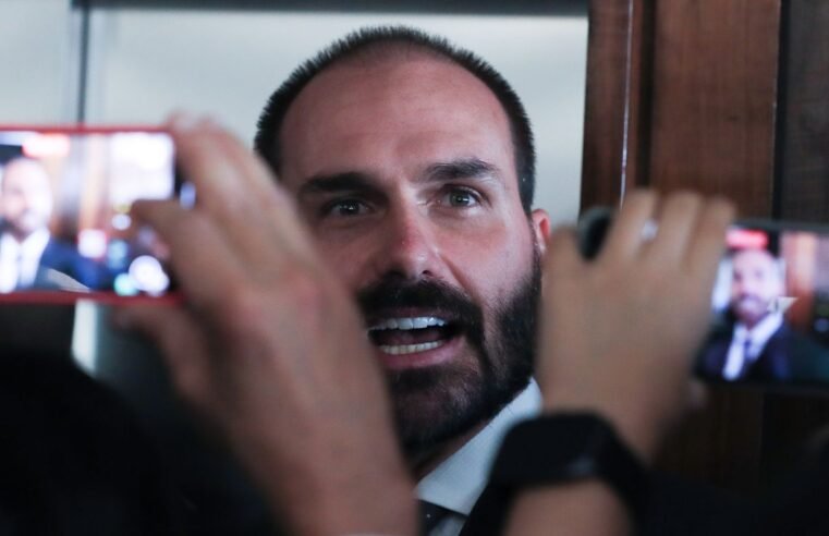 Motta notifica Eduardo Bolsonaro sobre processo de perda do mandato