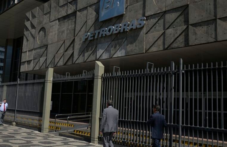 Petroleiros aprovam greve nacional a partir de segunda-feira