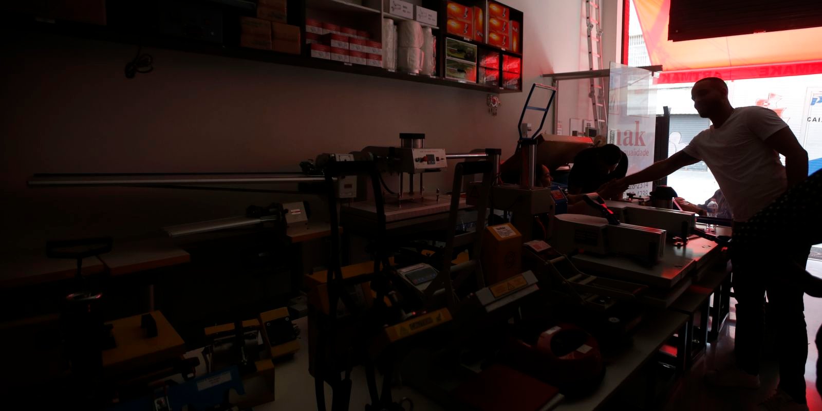 Quatro dias após ventania, SP tem mais de 60 mil clientes sem luz