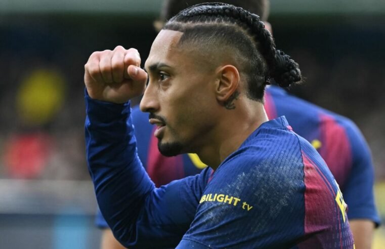 Raphinha leva prêmio de craque de La Liga e alfineta Fifa: ‘Agradeço por verem meus jogos’