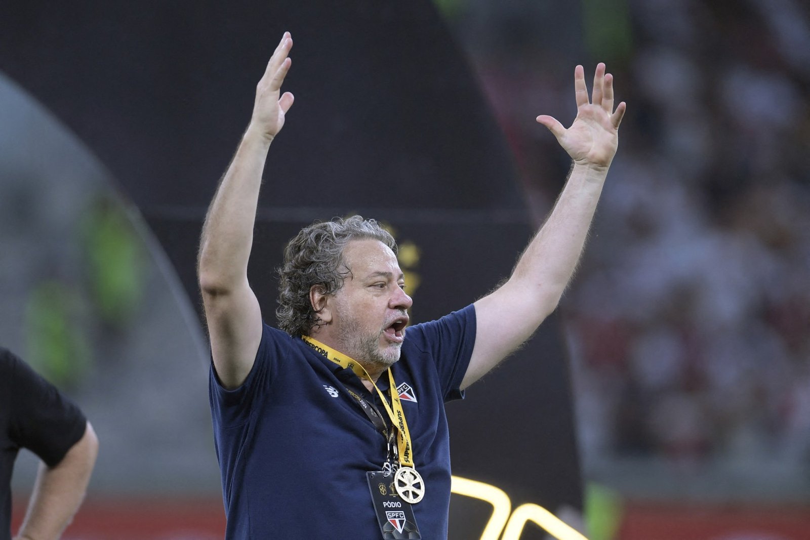 São Paulo: Oposição coleta assinaturas, e pedido de saída de Casares avança