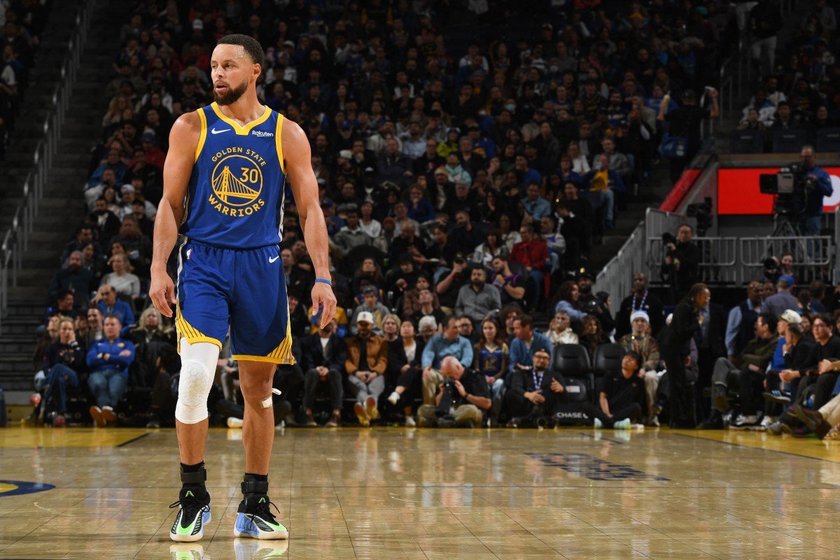 Stephen Curry supera Michael Jordan em estatística de cveteranos